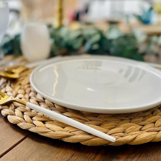 Sublimez votre table avec nos assiettes blanches de la gamme Luna ! 