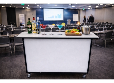 Bar mobile à roulettes pliable