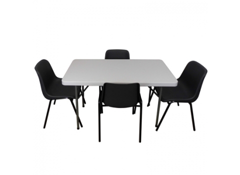 Table carrée 87 x 87 cm (2 à 4 invités)