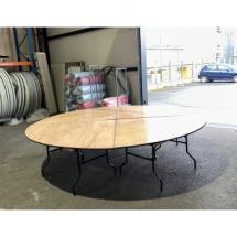 Table ronde en bois diamètre 3 mètres (18 invités)